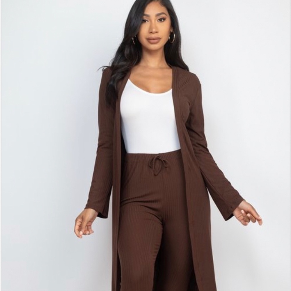 2 piece set. Lightweight, super comfy. Perfect for errands and lounging. Brown.